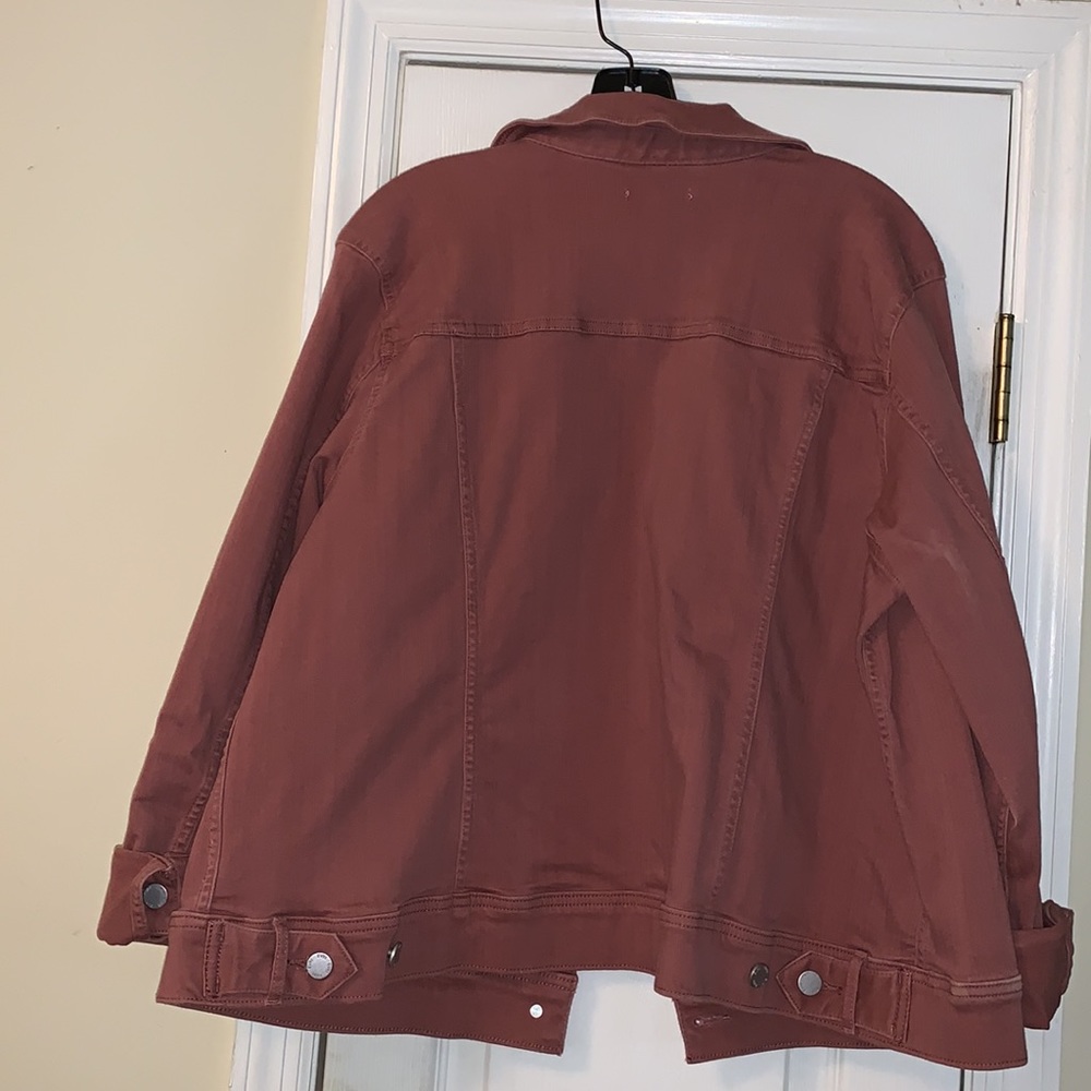 Jean jacket. - Picture 4 of 7